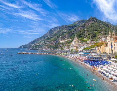 İtalya, Amalfi kasabası renkli mimarisi ve Campania Amalfi kıyı manzaraları, UNESCO sahası.