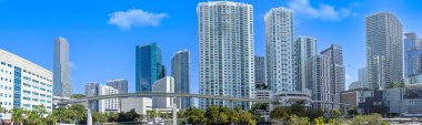 Miami, şehir finans merkezi ve Biscayne Körfezi yakınlarındaki lüks konutlar..