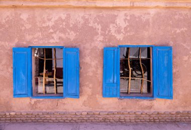 San Pedro de Atacama sokakları And Çölü 'nü, gölleri ve gayzerleri keşfetmek için popüler seyahat merkezleri.