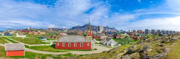 Typická Architektura Hlavního Města Grónska Nuuk Barevnými Domy Blízkosti Fjordů — Stock fotografie
