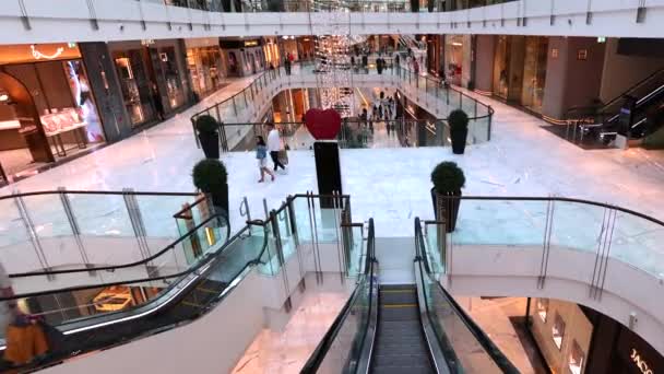2023年4月2日 阿拉伯联合酋长国迪拜 迪拜水族馆和奥运会规模的水底动物园 作为奢侈品品牌购物的终极家庭娱乐场所 著名的迪拜购物中心 — 图库视频影像