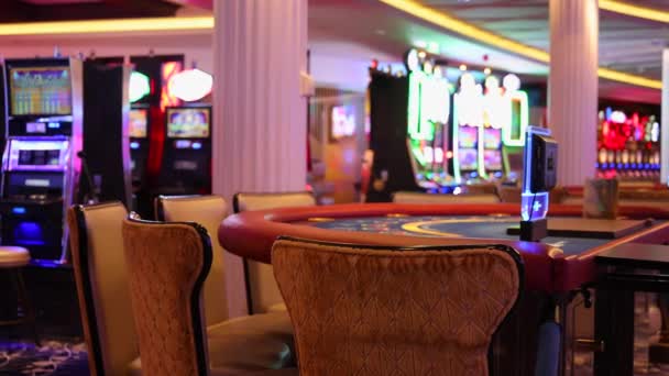 Sala Casinò Con Blackjack Slot Machine Attesa Che Giocatori Turista — Video Stock