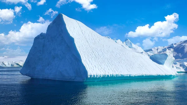 Excursión Barco Cerca Los Icebergs Del Fiordo Kangia Del Glaciar —  Fotos de Stock