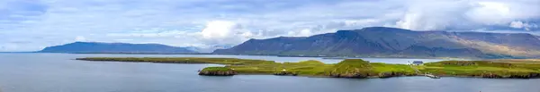 Panoramiczny Widok Typowego Krajobrazu Malowniczego Islandii Pastwiskami Pobliżu Fiordów Lodowców — Zdjęcie stockowe