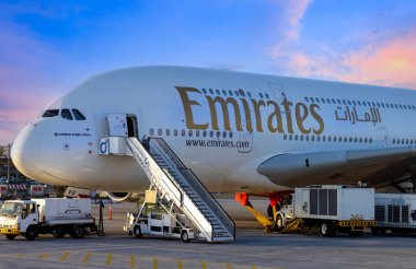 Dubai, BAE, 27 Mayıs 2023: Uluslararası Dubai Havaalanı, Emirates havaalanı, birden fazla uluslararası bölgeye giden uçaklar.