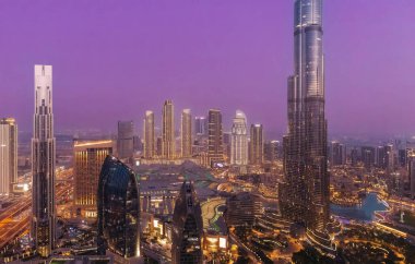 BAE, Dubai panoramik şehir merkezi ve Dubai alışveriş merkezi manzarası.