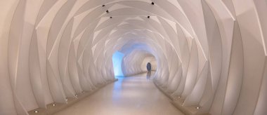 Dubai Gelecek Müzesi, yenilikçi ve gelecekçi teknolojiler için bir sergi alanı.