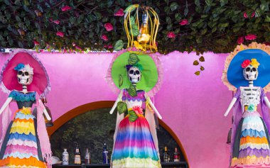 Meksika Puebla 'nın tarihi merkezinde Cholula caddelerinin manzara renkli mimarisi.