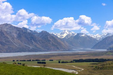 Yüzük 'ün Efendisi Potts Dağı' ndaki destansı savaş manzarası ve Yeni Zelanda Güney Alpleri 'ndeki Pazar Dağı..