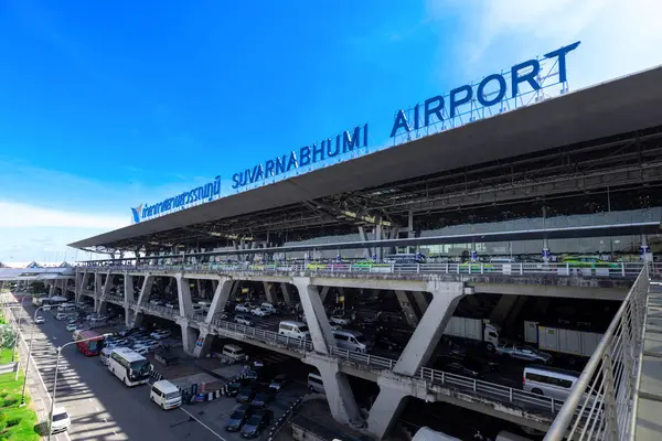 Tailandia Bangkok Enero 2024 Bangkok Suvarnabhumi International Airport Terminal Planes Imágenes de stock libres de derechos