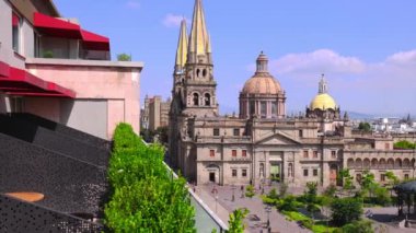 Guadalajara Merkez Katedrali, Meryem Ana 'nın Varsayımı Katedrali, Plaza de Armas yakınlarındaki tarihi şehir merkezinde.,