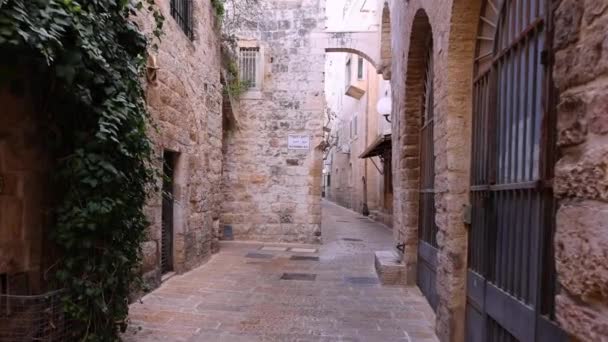耶路撒冷旧城犹太人居住区靠近西墙和石塔的街道 — 图库视频影像