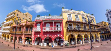 Cartagena, Kolombiya, 18 Haziran 2024, Kolombiya. Koloni Kartagena Duvarlı Şehir ve tarihi merkezde renkli evler.