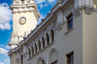 Lima, Peru, eski şehir sokakları ve Miraflores 'deki renkli koloni binaları ve tarihi şehir merkezi..