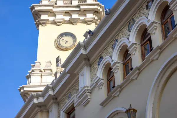 Lima, Peru, eski şehir sokakları ve Miraflores 'deki renkli koloni binaları ve tarihi şehir merkezi..