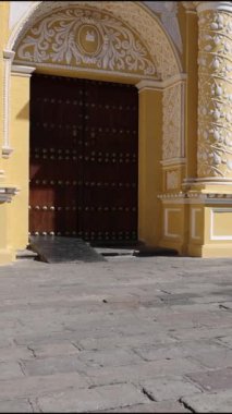 Renkli Flores Şehri sokakları, Guatemala.