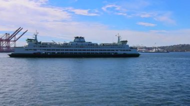 Seattle Bell Limanı 'ndan kalkan feribot Colman Limanı..