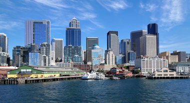 Seattle Bell Limanı, Marina ve Seattle finans merkezlerinin panoramik manzarası.