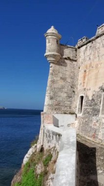 Ünlü Morro Kalesi, Castillo de los Tres Reyes del Morro Havana, Küba.
