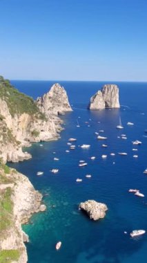 İtalya, Capri Adası manzarası ve Monte Salaro 'nun panoramik manzarası.
