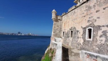 Ünlü Morro Kalesi, Castillo de los Tres Reyes del Morro Havana, Küba.