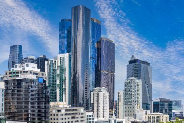 Avustralya manzaralı Melbourne şehir merkezi finans merkezi yakınlarındaki gökyüzü manzarası.