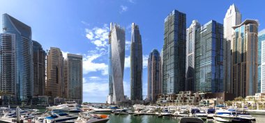 Dubai Marina, Modern Lüks ve Yüksek Katmanlı Mimarinin Sahilde Rıhtım Çizgisi.