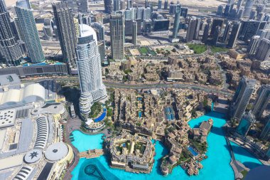 BAE, Dubai panoramik gökyüzü manzarası şehir merkezindeki Burj Halife ve Dubai Alışveriş Merkezi 'nden.