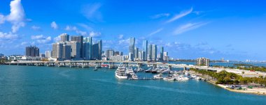 ABD, Miami Limanı panoramik silueti Miami limanı ve Biscayne Körfezi 'ne yakın..