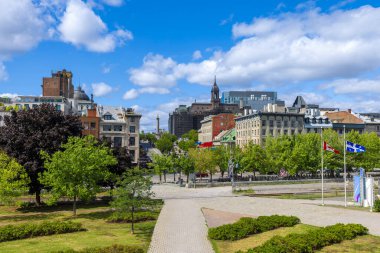 Quebec, Eski Montreal, tarihi bir kasaba ve Montreal Eski Limanı. Ünlü turizm beldesi.