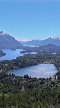 Arjantin, Patagonya, Cerro Campanario 'dan Victoria Adası ve And Dağlarının manzaralı manzaraları