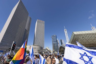 İsrail, Tel Aviv, 20 Ekim 2024: Tel Aviv 'de sağ kanat Netanyahu hükümet yargı reformu ve Gazze savaşı rehinelerine karşı toplu protesto