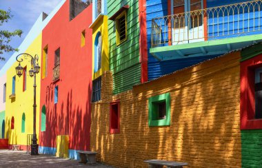 Arjantin, El Caminito 'nun renkli binaları, Buenos Aires' te popüler bir turizm merkezi..