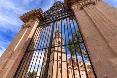 Meksika Morelia, tarihi merkez Plaza de Armas 'daki popüler turizm merkezi Morelia Katedrali.,