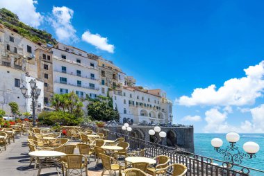 İtalya, Amalfi kasabası renkli mimarisi ve Campania Amalfi kıyı manzaraları, UNESCO sahası.