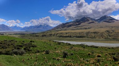 Yüzük 'ün Efendisi Potts Dağı' ndaki destansı savaş manzarası ve Yeni Zelanda Güney Alpleri 'ndeki Pazar Dağı..