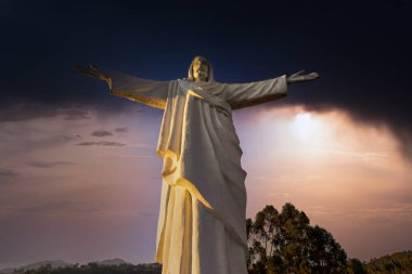 Peru. Beyaz İsa Mesih, Christo Blanco 'nun manzaralı panoramik manzarası.