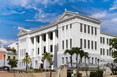 San Juan, Porto Riko, 10 Şubat 2025: Porto Riko, San Juan Carlos Albizu Üniversitesi Tarihi Şehir Merkezi.