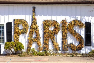 Paris, Ontario 'nun Brant ilçesindeki Grand ve Nith nehirleri üzerinde pitoresk bir kasaba. .