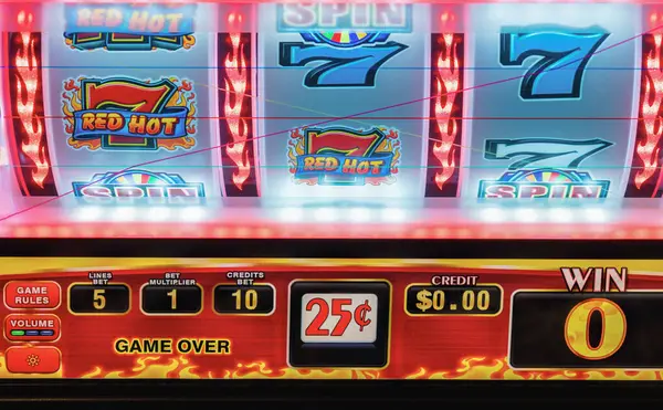 Kumarhane kumar ve kumar makineleri kumarbazların ve turistlerin para harcamasını bekliyor..