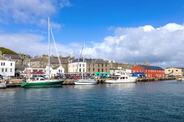 Lerwick, Shetland İskoçya 'da bir kıyı kenti İngiltere' de Britanya Adaları manzaralı ortaçağ evleri.