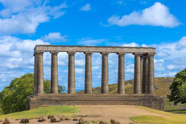 Edinburgh, Calton Hill 'deki İskoçya Ulusal Anıtı. UNESCO Dünya Mirasları Alanının bir parçası