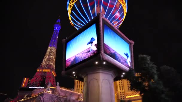 Отель Казино Париж Ночью Лас Вегас Сша Эйфелева Башня Глобус — стоковое видео