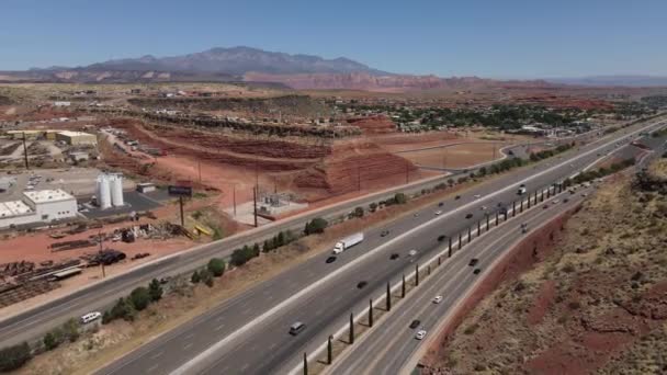 Drone Aerial View Traffic Veterans Highway George Utah Usa Red — Vídeos de Stock