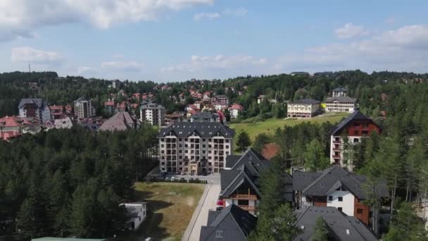 Zlatibor Serbia Drone Aerial View Modern Condominium Buildings Houses Green — стоковое видео