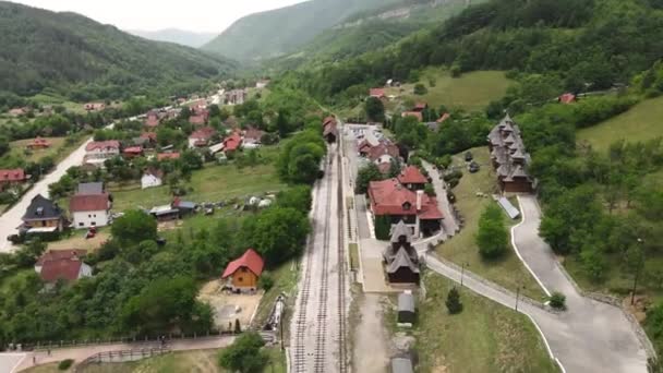 Mokra Gora Serbia Vista Aérea Estación Tren Jatare Old Shargan — Vídeo de stock