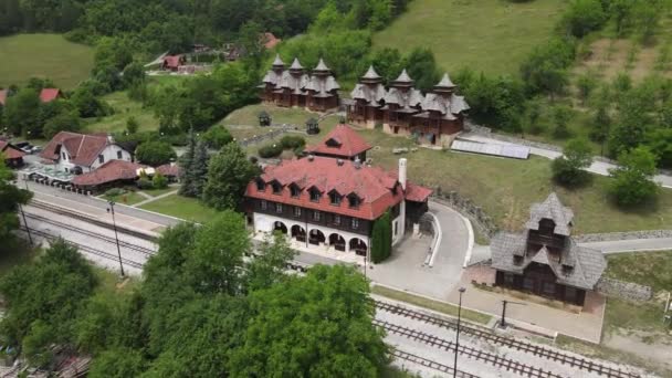 Sargan Eight Railway Mokra Gora Sérvia Vista Aérea Estação Jatare — Vídeo de Stock