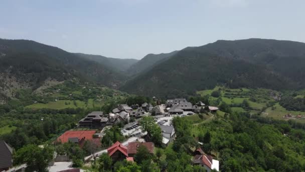 Деревня Дрвена Горе Мечавник Мокра Гора Сербия Вид Воздуха Беспилотник — стоковое видео
