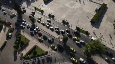 Atina 'da Sabah Sokak Trafiğinin Hava Görüntüsü, Antik Olimpiyat Stadyumu önünde Yunanistan, İHA' nın 4k 'yi vurduğunu gözler önüne seriyor