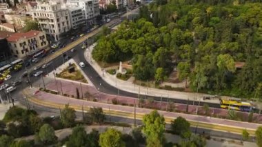Atina, Yunanistan, Şehir Trafiğinin Hava Görüntüsü ve Lord Byron Anıtı, İHA 4k
